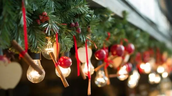 Keep your decorations minimal if you plan to move during the holiday season.