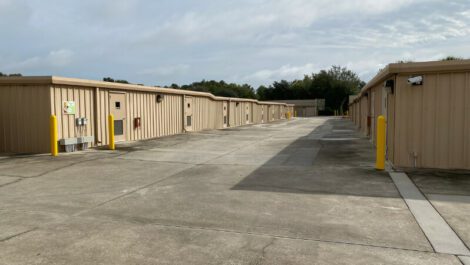 Easy access drive-up storage units