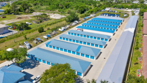 Easy access self storage units